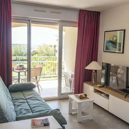 Plein Sud Sur La Terrasse Piscine A Antibes